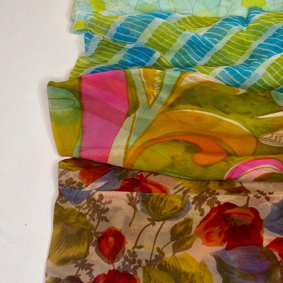 Lot of 4 Vintage Silk Infinity Scarves Neckerchiefs Novelty Print Wounded Bird - Picture 9 of 12